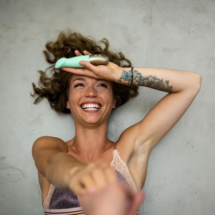 Fun Factory SUNDAZE pistachio - Green 17.5 cm USB Rechargeable Thrusting Vibrator